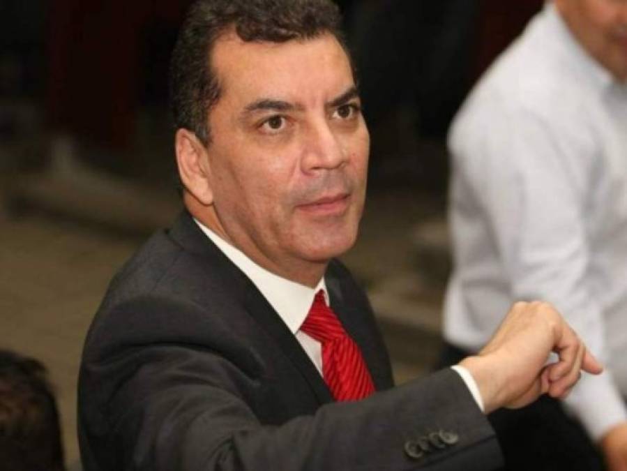 Elvin Santos Lozano<br/><br/>Actualmente es diputado del Partido Liberal y ostentó el cargo de vicepresidente de la República entre 2006 y 2009.<br/><br/>Según el requerimiento fiscal, el Partido Liberal recibió de parte de las fundaciones Todos Somos Honduras y Dibattista valores por 99 millones de lempiras. La millonaria suma fue depositada a una cuenta cuyo representante en 2010, era Elvin Santos Lozano, padre del diputado. Una vez depositado el dinero en la cuenta, los recursos se abonaron a siete préstamos, seis a nombre del Partido Liberal y uno a nombre de Santos Ordóñez.