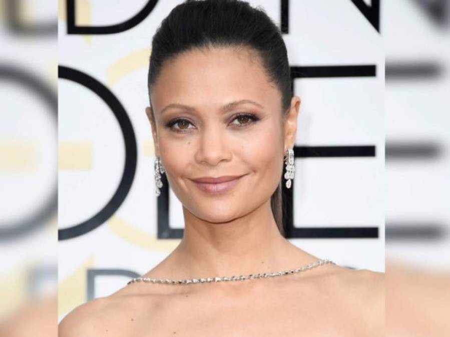 Thandie Newton: En una entrevista con 'M Magazine', la actriz de 'En busca de la felicidad' declaró que durante una sesión de casting, un cineasta —cuyo nombre omitió— colocó su cámara debajo de su falda y le pidió que se tocara los senos mientras pensaba en el hombre que le hacía el amor en la escena. Años después, en una fiesta, un productor le dijo que “la había visto hace poco” y le confesó que el director en cuestión solía mostrar la cinta de la audición a sus amigos en sus reuniones de póker.<br/>