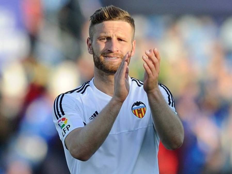 Según Sky Sports, el Arsenal se encuentra en conversaciones muy avanzadas para el fichaje del central del Valencia, Shkodran Mustafi. Según este medio, la oferta rondaría en torno a los 37 millones de euros.