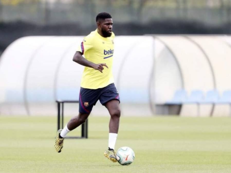 Samuel Umtiti: El defensor francés es otro de los que saldrá del FC Barcelona en los próximos días. El club catalán le busca equipo al zaguero galo. Foto AFP.