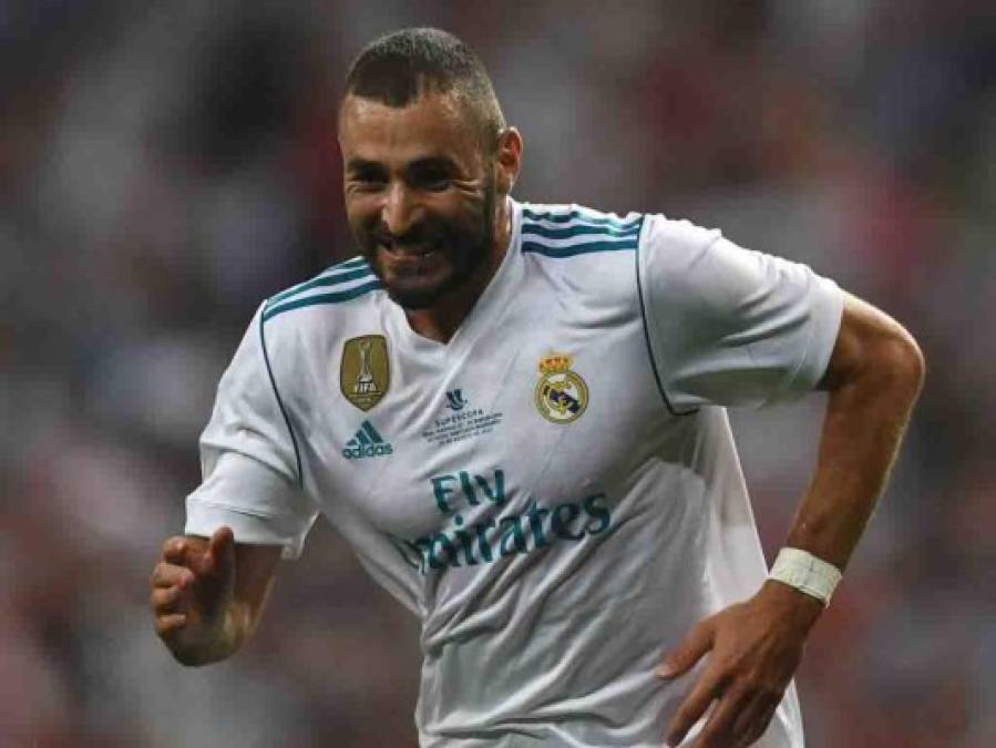 Bombazo. En Inglaterra hablan del posible fichaje de Benzema por el Napoli de Ancelotti. Lo publica el Daily Mail, que asegura que el Madrid lo vendería por 45 millones de euros.