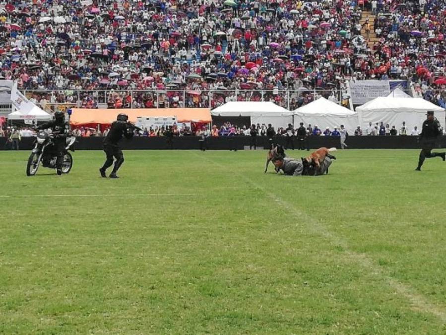 La gente había disfrutado de un 'show' de los militares.