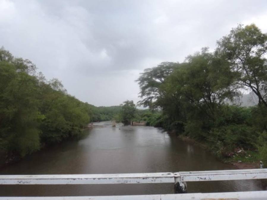 Río Copán a inmediaciones de la ciudad de Copán Ruinas y del Parque Arqueológico Copán, Honduras.