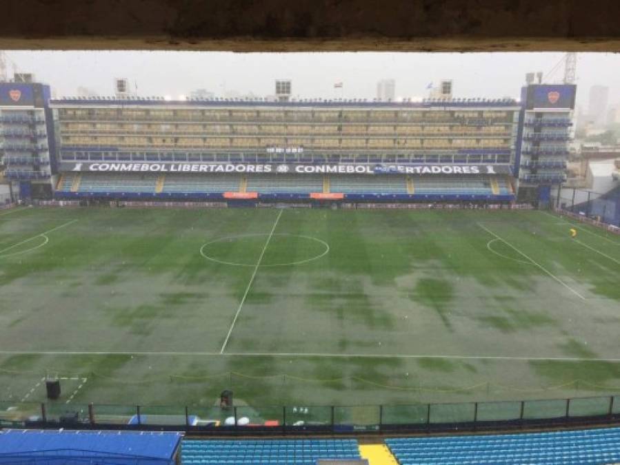 Fuertes lluvias azotan Argentina y el estadio de Boca se ha llenado de agua.