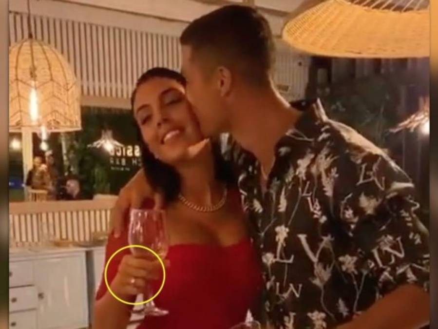 Y como prueba de ese futuro enlace de la pareja, Cristiano Ronaldo le habría obsequiado a Georgina Rodríguez un anillo de diamantes, que la prensa europea asegura es “el más caro del mundo”.