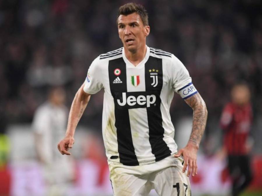 Mario Mandzukic, que parece haberse quedado sin hueco en la Juventus, podría regresar al Bayern Múnichh cinco años después. Según Tuttosport, el club alemán le ofrece el mismo salario que tiene ahora mismo en Turín.