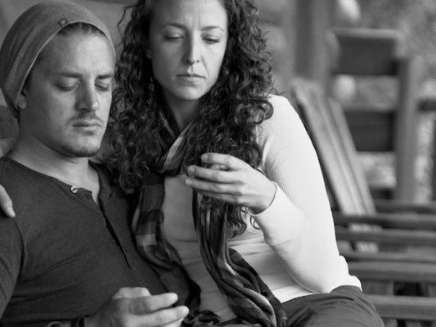 El uso de los smartphones en las relaciones de pareja causa diversos problemas, según estudios.