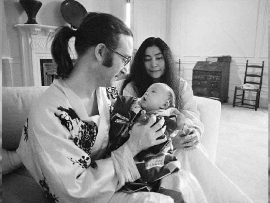 Sean Lennon.<br/><br/>Yoko, entonces pareja de John Lennon, había decidido abortar al primer hijo del astro de la música. Afortunadamente John se interpuso en la decisión de Yoko, y la convenció de dejar que el niño naciera.