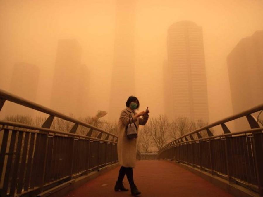 En marzo, una de ellas llegó Pekín. El cielo se puso amarillo, la contaminación atmosférica estalló y las compañías aéreas se vieron obligadas a cancelar cientos de vuelos.
