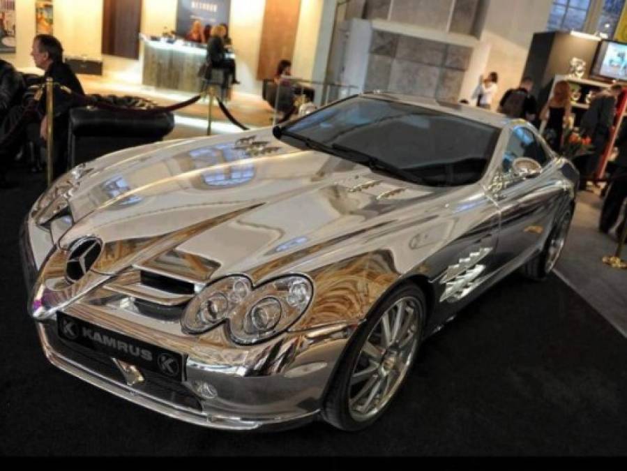 Su real alteza Handam cuenta con una colección de más de 2,000 autos de lujo. En los Emiratos Arabes es común ver los coches bañados en plata, oro o incrustados de diamantes.