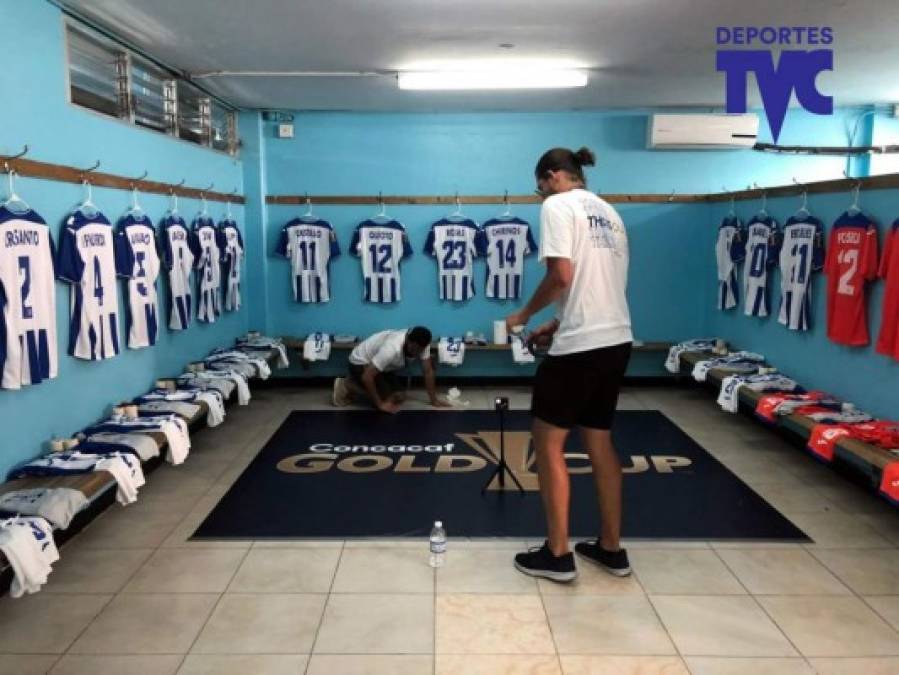 Así fue el camerino que tuvo la Selección de Honduras en el estadio Independence Park de Kingston.