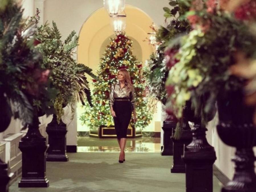 Melania Trump exhibió al público este lunes la espectacular decoración navideña de la Casa Blanca, en el que se convierte su último evento como primera dama de Estados Unidos antes de que Donald Trump entregue el poder al demócrata Joe Biden el próximo 20 de enero.