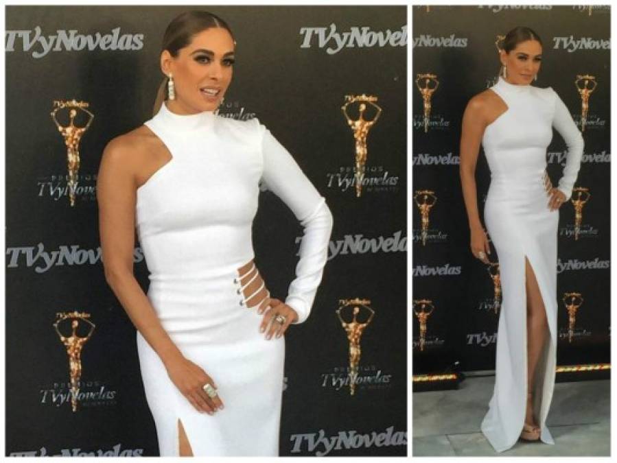 Galilea Montijo lució un vestido blanco de Aldo Rendón.