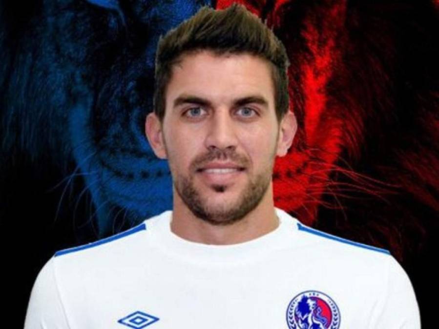 Guillermo Chavasco: El mediocampista uruguayo ha sido anunciado como nuevo jugador del Olimpia. Cuenta con 27 años de edad y llega procedente del Club Técnico Universitario de Ecuador.