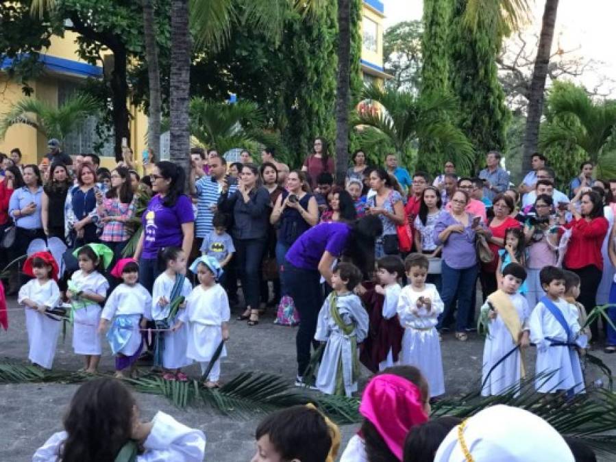 Los pequeños actores estuvieron acompañados por sus familias durante la representación.