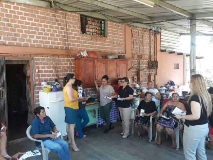 Fiscales de la Mujer imparten charla sobre Derechos Humanos y entregan donativos a privadas de libertad del Centro Penal de Danlí.