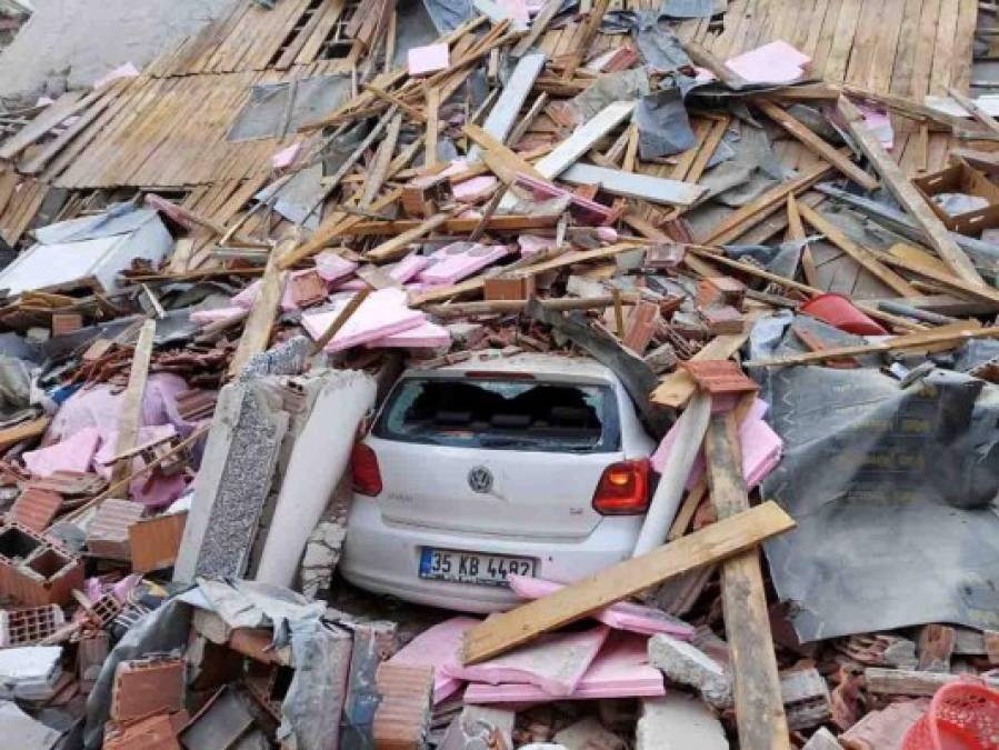 A building collapsed after a strong earthquake struck the Aegean Sea where some buildings collapsed in the coastal province of Izmir, Turkey, October 30, 2020. REUTERS/Tuncay Dersinlioglu TPX IMAGES OF THE DAY