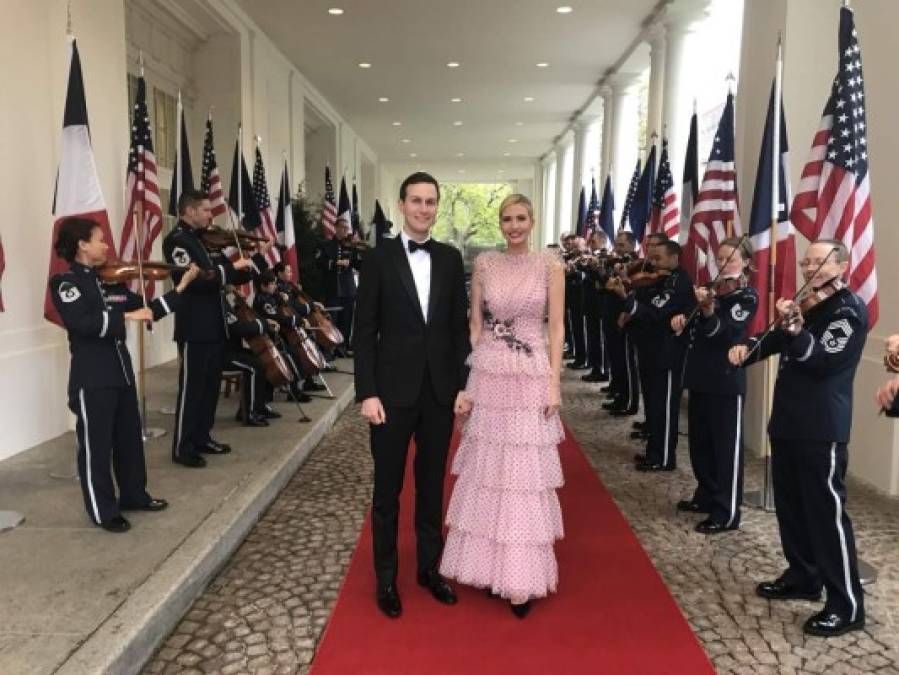 Ivanka compartió en Twitter una imagen de su atuendo a la llegada a la Casa Blanca para el banquete en honor a Macron.