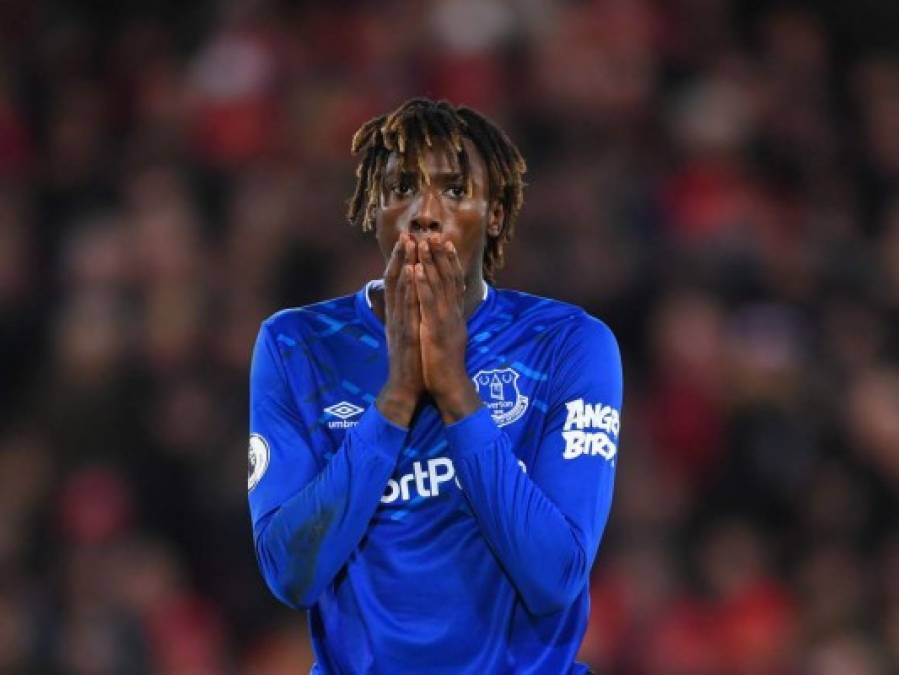 Según informa el diario británico 'The Sun', la Juventus estaría interesada en traer de vuelta a Moise Kean, delantero centro de 20 años que ellos mismos traspasaron al Everton a cambio de 27,5 millones de euros. Ahora, una temporada después en la que el italiano no ha terminado de convencer vistiendo la camiseta 'toffee', Andrea Pirlo pretendería repescarle para que recupere su buen juego. El problema es que la Juve querría una cesión, mientras que el conjunto inglés desearía una venta.