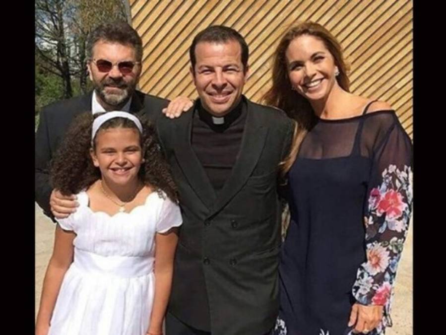 Su hija Lucero Mijares Hogaza tiene la misma sonrisa que identifica a la cantante.