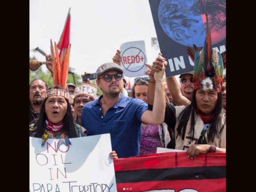 El actor es protector del medio ambiente y no utiliza estos productos, varios medios internacionales aseguran que Leonardo solo se baña dos veces a la semana por ahorrar agua.