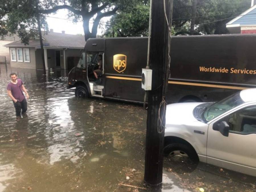 El gobernador de Louisiana, John Bel Edwards, declaró el estado de emergencia, que permite a la entidad obtener recursos adicionales para prepararse para la tormenta.