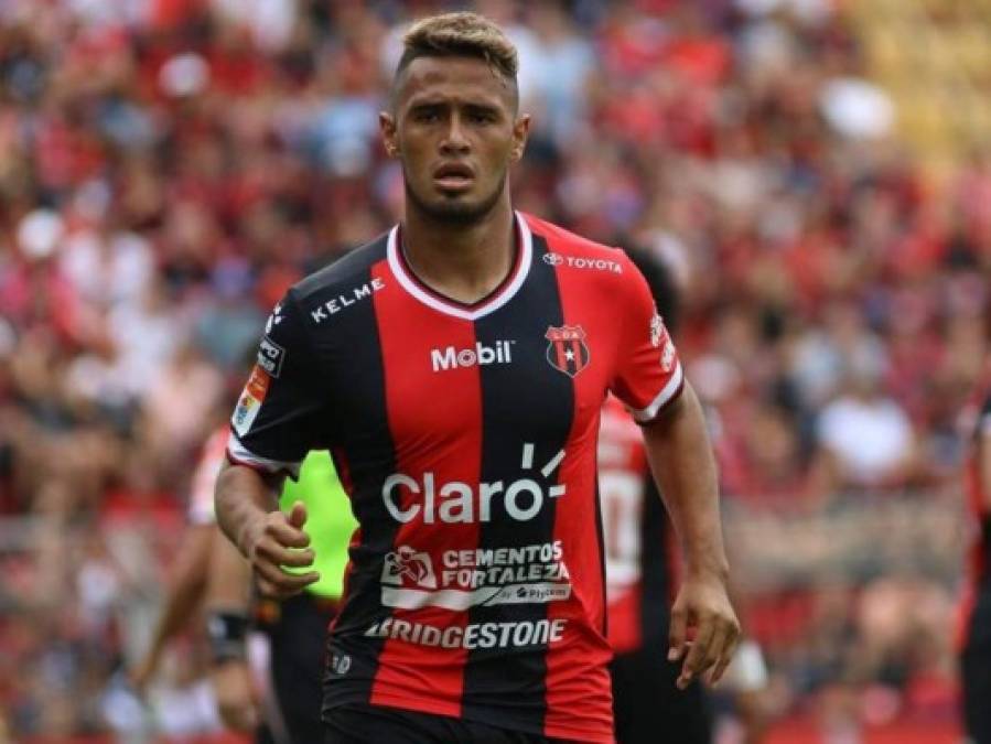 El futuro de Alex López está siendo noticia en Costa Rica. Y es que según la última información que publican, el mediocampista hondureño del Alajuelense ha despertado el interés de los Pumas de la Liga MX y podría poner rumbo a México.