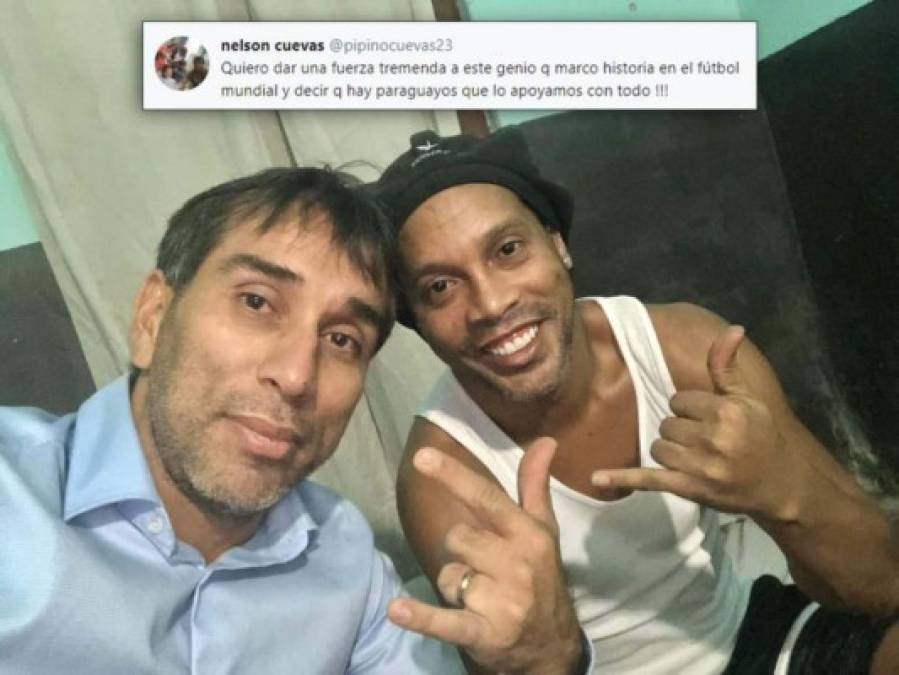 Previo a su primer partido en la cárcel, Ronaldinho recibió la visita del exfutbolista paraguayo Nelson Cuevas, que tuvo su paso por River entre 1999 y 2003.
