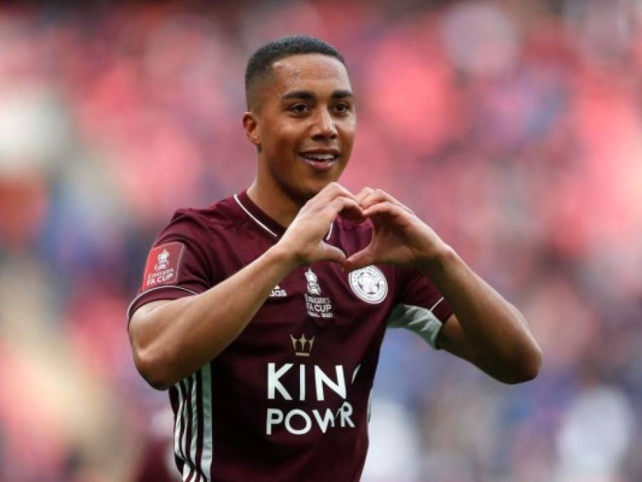 El Liverpool se habría decidido por Youri Tielemans tras la posible llegada de Saúl Ñíguez al Barcelona. Informa el diario 'Voetbal24' que el centrocampista internacional belga sería el escogido para reforzar la medular red. El futbolista pertenece al Leicester City, club con el que tendría que ponerse de acuerdo si quisiera finalmente hacerse con sus servicios.