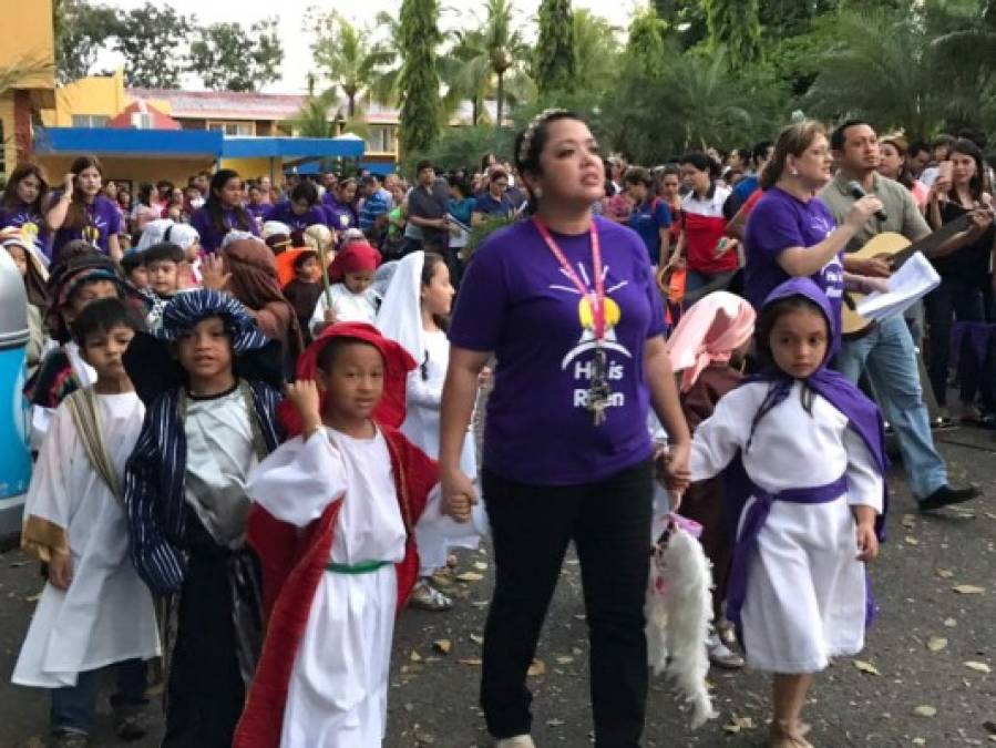 Los jovencitos se divirtieron representando a los personajes bíblicos.