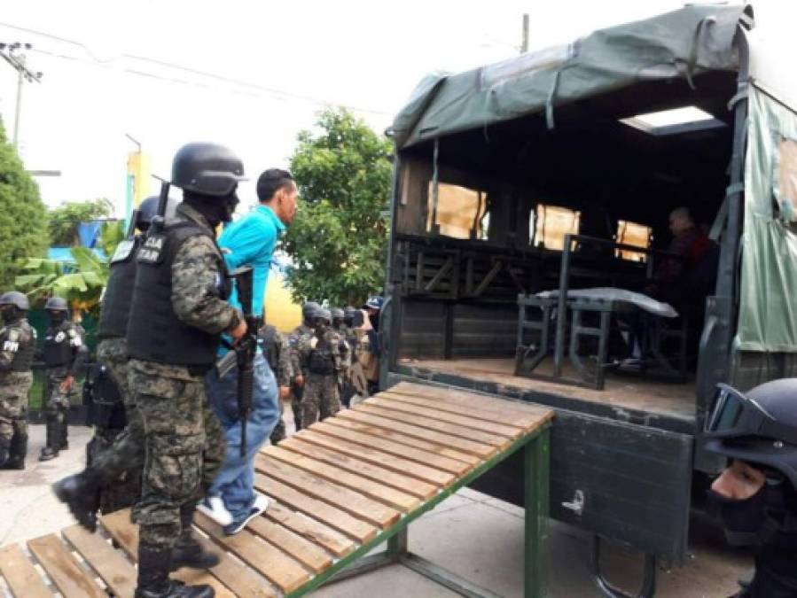 Eran vigilados por tierra y por aire. Cinco anillos de seguridad y cordones de seguridad en un recorrido de aproximadamente 100 kilómetros fueron indispensables.<br/>