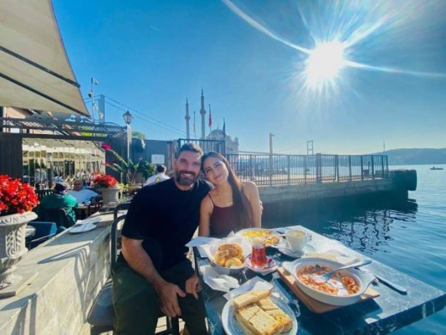 En su paso por Turquía, la pareja ha visitado otras ciudades, como Estambul y Esmirna.