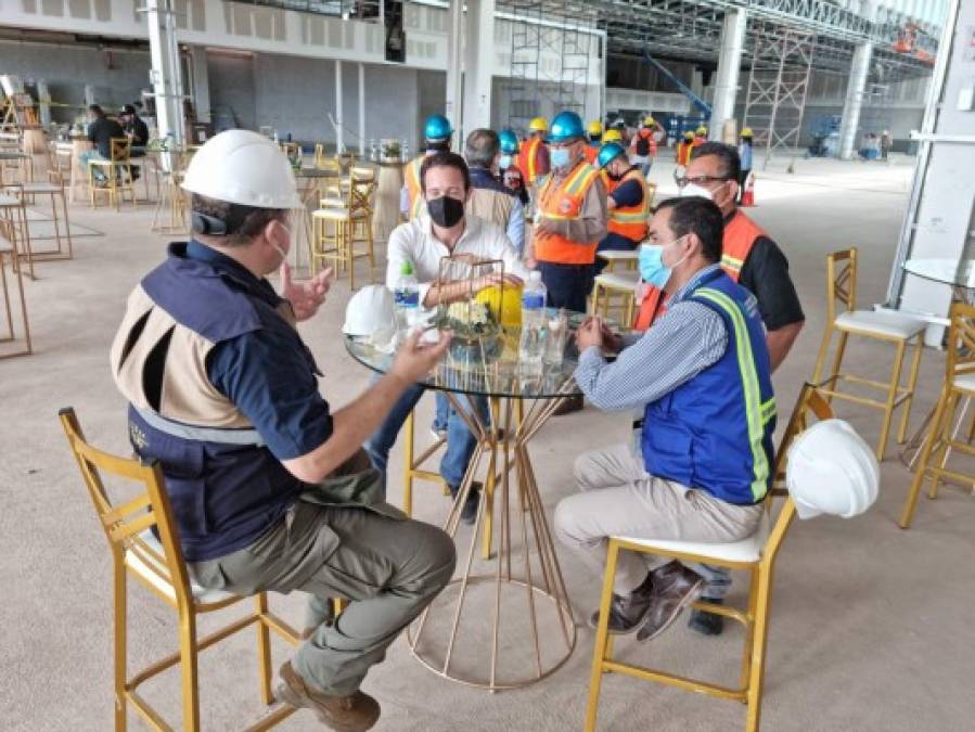 El estacionamiento vehicular de Palmerola tendrá capacidad para 1,200 plazas techadas. Las comodidades son prioridad para la empresa. Estiman recibirán a miles de turistas anualmente.