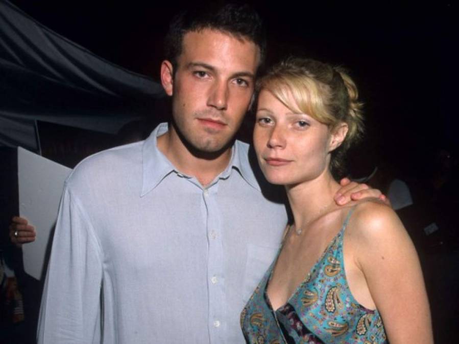 Gwyneth Paltrow <br/>Ben Affleck y Gwyneth Paltrow comenzaron a salir despué de que el actor se separara de Rothman en 1997. Ambos actuaron juntos en las exitosas películas “Bounce” y “Shakespeare in Love” y su relación duró tres años. La fundadora de Goop le dijo a Howard Stern en 2015 sobre su romance con Affleck: “Creo que [mis padres] apreciaron cómo es súper inteligente y es realmente talentoso y tan divertido, pero no estaba en un buen lugar en su vida para tener Novia. Creo que estaban de acuerdo con que los dos no estemos juntos”.<br/>