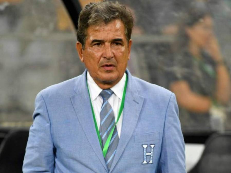 Jorge Luis Pinto: Tras desligarse de la selección de Honduras, el entrenador colombiano suena fuerte para llegar a tomar las riendas de la selección de Panamá. Medios panameños informan que el estratega llegaría a reemplazar al Bolillo Gómez.