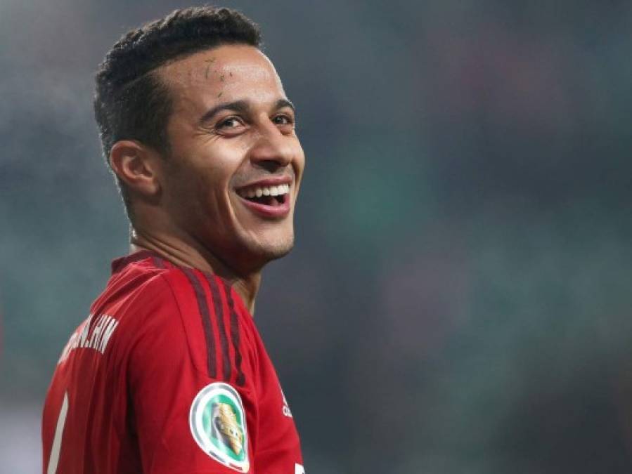 Thiago Alcántara: Bombazo, el Barcelona se plantea el regreso del volante que juega en el Bayern Múnich de Alemania. El Barça busca un centrocampista versátil, con llegada y con gol, y Thiago encaja en ese perfil, aseguran que un directivo lo fue a ver hace unos días .