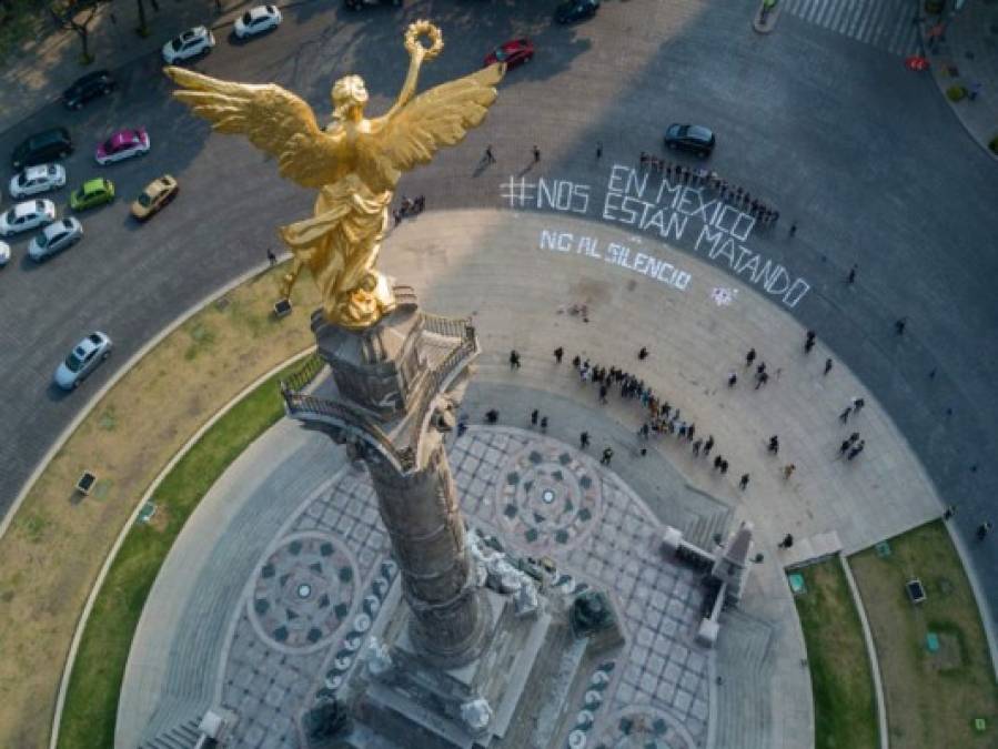 Los mexicanos reclamaban este martes justicia a las autoridades por el asesinato del periodista Javier Valdez y otros reporteros cuyos homicidios han quedado impunes, en un ambiente de indignación general. AFP