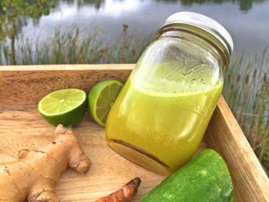 4. Limón, pepino y cúrcuma para blanquear las axilas. Seguimos con el limón para quitar manchas. Crea una pasta con 1 cucharadita de jugo de limón, 1 cucharadita de jugo de pepino y una pizca de cúrcuma en polvo.