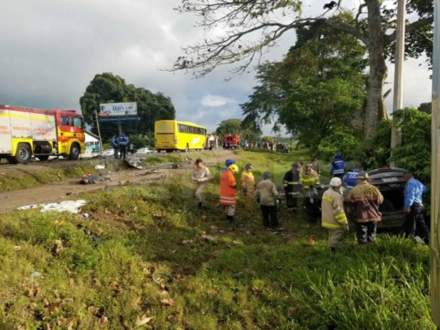 El miembro del Cuerpo de Bomberos de la ciudad ribereña Milton Cárcamo, dijo que 'hay cinco personas muertas en el lugar'.<br/>