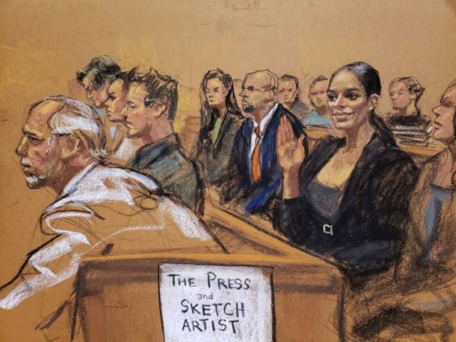 Emma se sentó en la segunda fila, detrás de los dibujantes y los pocos periodistas a los que ha sido permitido el ingreso al juicio.