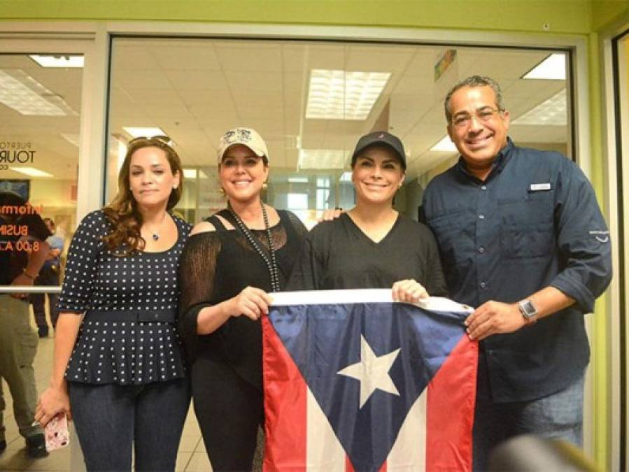 El sujeto alquiló el avión y pudo traer al grupo a Puerto Rico, sin que la cantante y la periodista supieran que se trataba de un estafador.