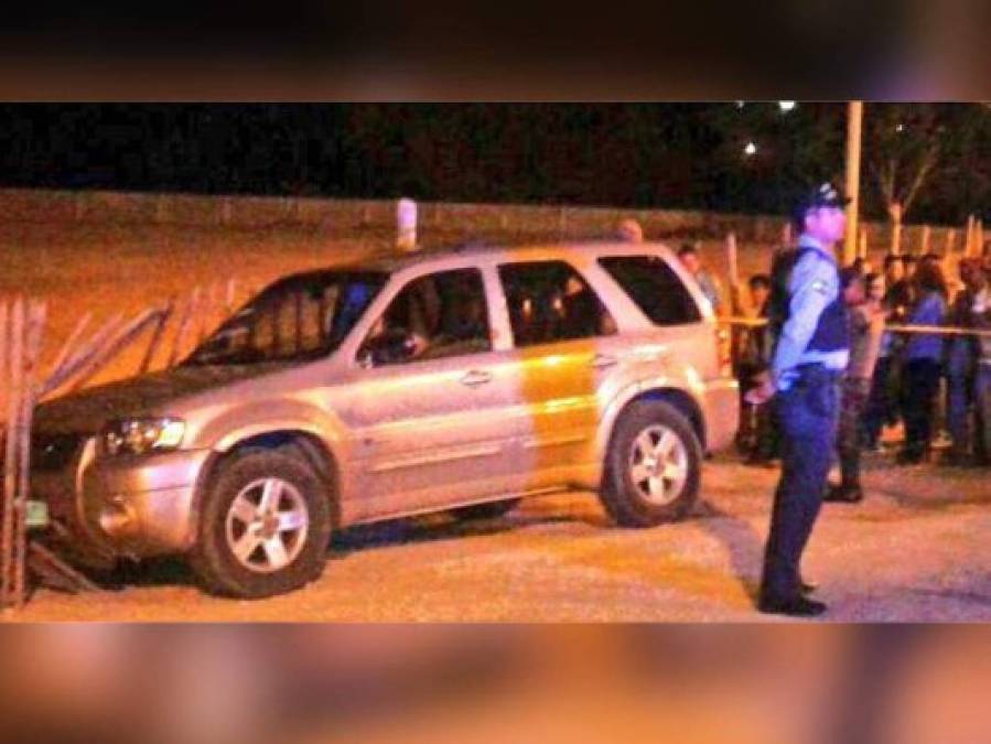 Dentro de una camioneta fueron acribillados a balazos el sábado 12 de noviembre cuatro hombres y dos mujeres en Siguatepeque en el desvío a La Esperanza, Intibucá.<br/>Uno de los hombres victimado fue identificado como Alexis Mejía Villanueva (26 años), quien conducía la camioneta. Mejía Villanueva acababa de salir de la cárcel de Támara y se dirigía hacia San Pedro Sula con los ahora occisos, quienes lo fueron a traer al reclusorio.<br/>Las autoridades policiales informaron que a eso de las 7:00 pm, la camioneta marca Ford Escape, color gris, en la que se conducían los ahora occisos fue interceptada por dos pick-ups negros. Los victimados eran supuestamente parte de la banda de los Aguacates que opera en Lomas del Carmen, San Pedro Sula.