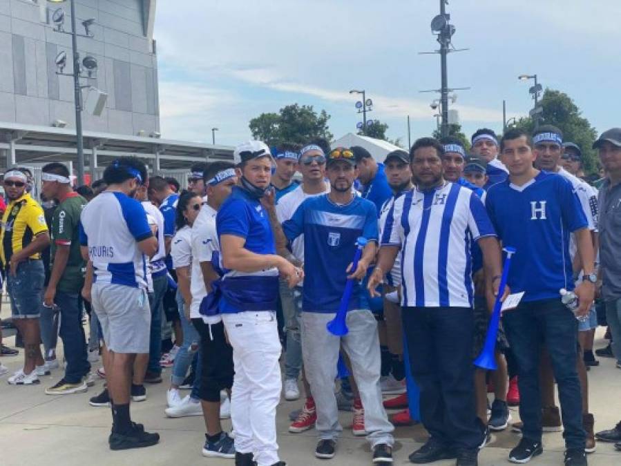 Los hondureños han llegado en una gran cantidad para apoyar a la Bicolor.