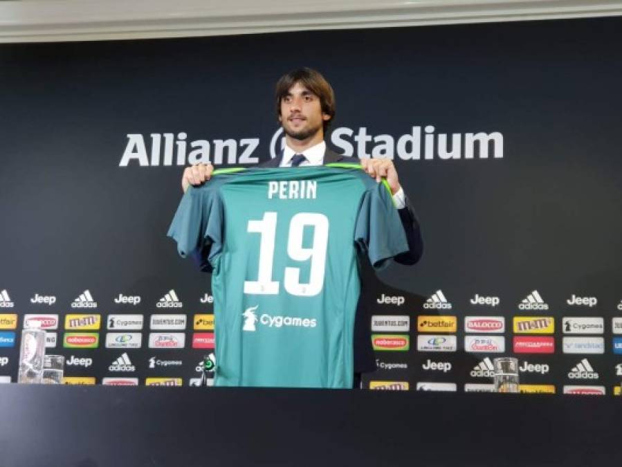 A la espera de la presentación de Cristiano Ronaldo, la Juventus ha presentado al guardameta italiano Mattia Perin. Será la competencia del polaco Wojciech Szczesny.