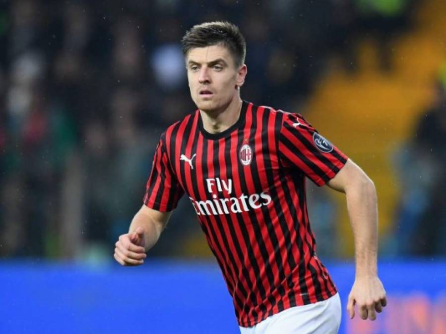 El Tottenham ha llegado a un acuerdo por algo más de 30 millones de euros (24 + 6 en variables) por el delantero del Milan, Krzysztof Piatek, según The Sun. El delantero polaco, de 24 años, firmará un contrato de 3 años y medio y tiene previsto completar un examen médico en las próximas 48 horas.