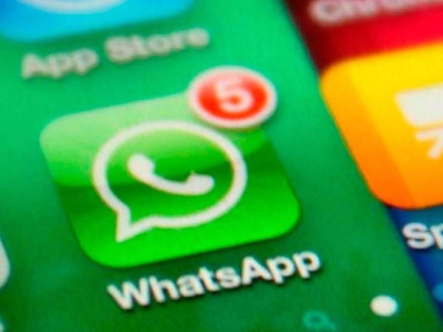 Evita que sepan cuándo te conectaste: Otro truco para tener más privacidad: debajo del nombre en el chat, WhatsApp pone una frase en la que dice a qué hora fue la última vez que uno entró a la aplicación. Para evitarlo, entre a Settings > Account > Privacy > Last Seen. Ahí hay tres opciones: Everyone (todos), My contacts (mis contactos), Nobody (nadie).