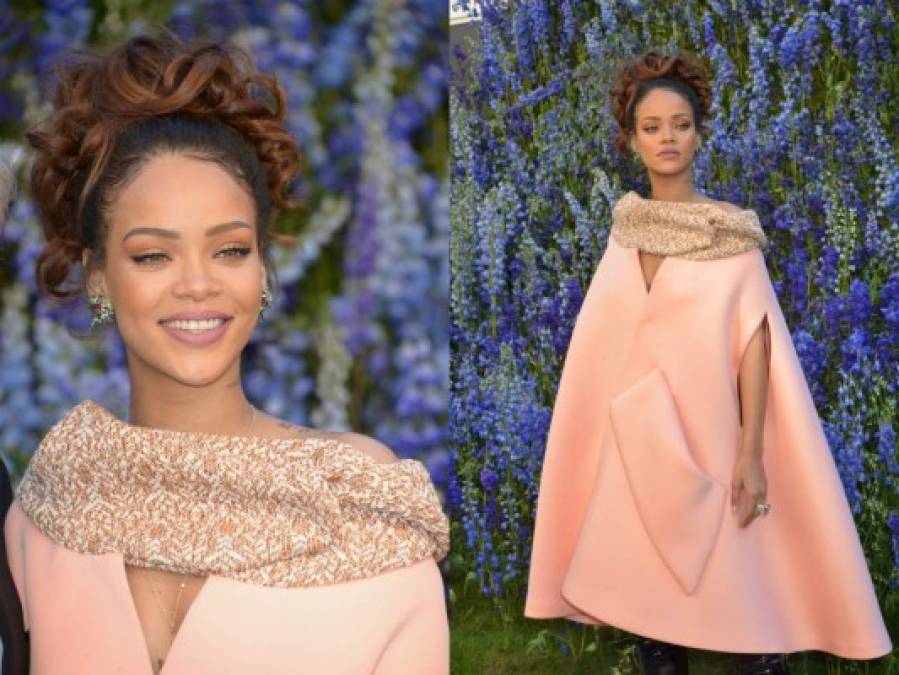 ¡Pero el milagro se hizo! Rihanna cambió radicalmente su look para presenciar en primera fila la pasarela de Dior.