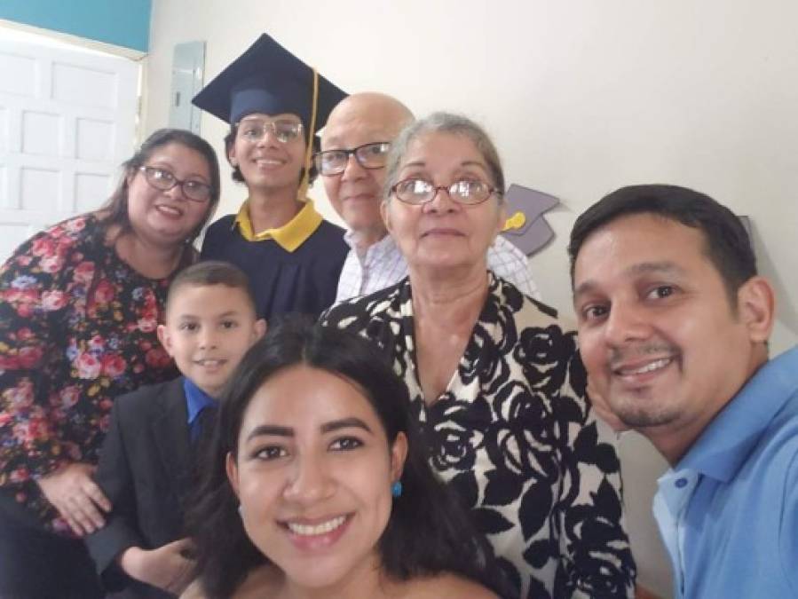 Leonardo Ayestas celebró con su familia