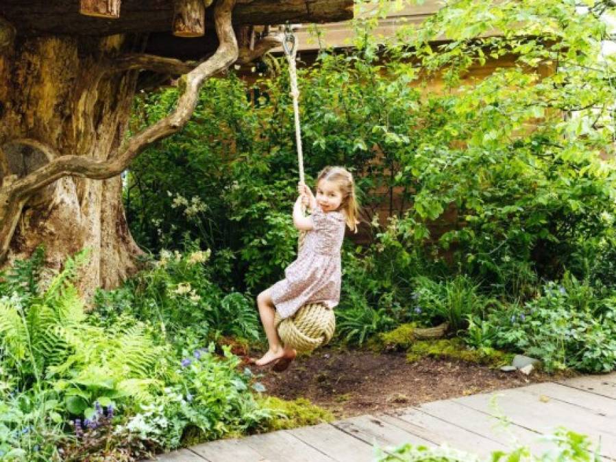 Catalina ha participado en el diseño del frondoso jardín, y es la gran atracción de la última edición del Chelsea Flower Show, la muestra de jardinería más famosa del mundo, inaugurada este lunes por la reina Isabel II en Londres.