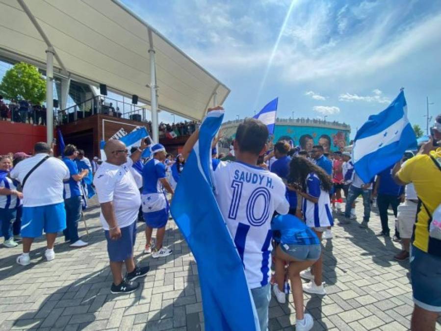 Una linda fiesta deportiva se vive en Atlanta con el amistoso entre las selecciones de Honduras y México.